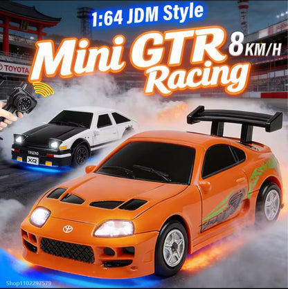 Mini Auto RC Drift Proporcional 1:64 – Supra Naranja – Control 2.4G, Luces LED y Kit de Obstáculos